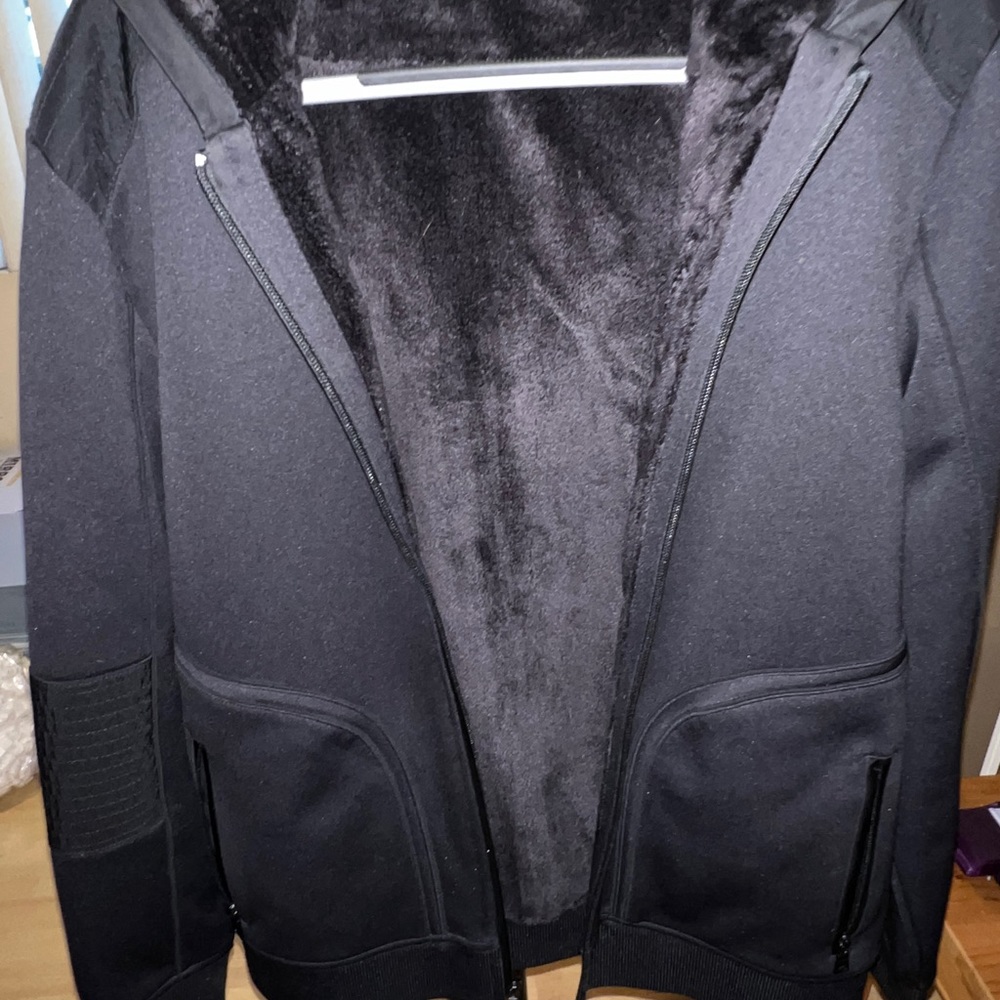 Size : small international concepts zip up jacket with nice fur inside